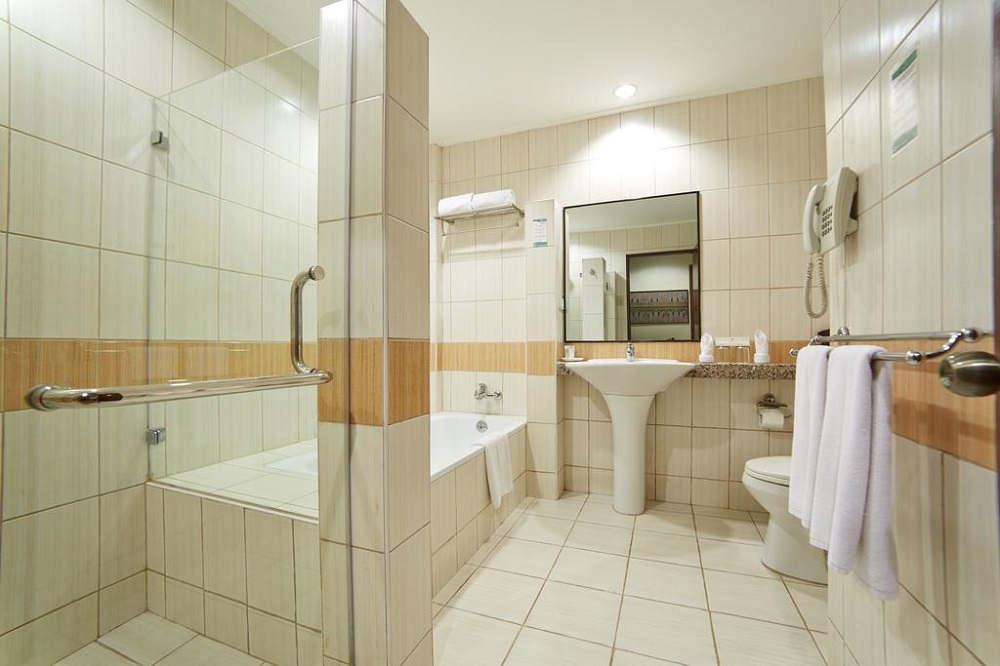 Cebu White Sands Resort and Spa room 2 bathroom