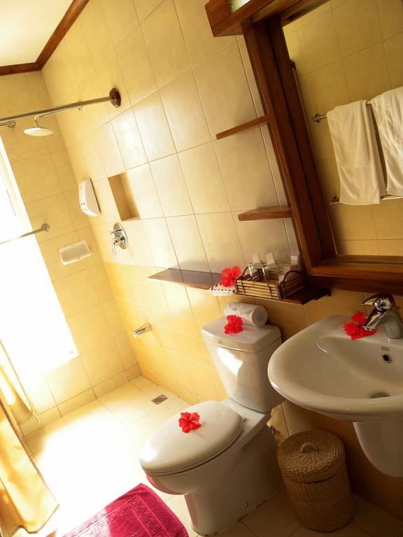 El Rio y Mar Resort room 1 bathroom