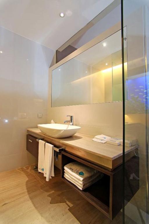 Hotel H2O - Bathroom