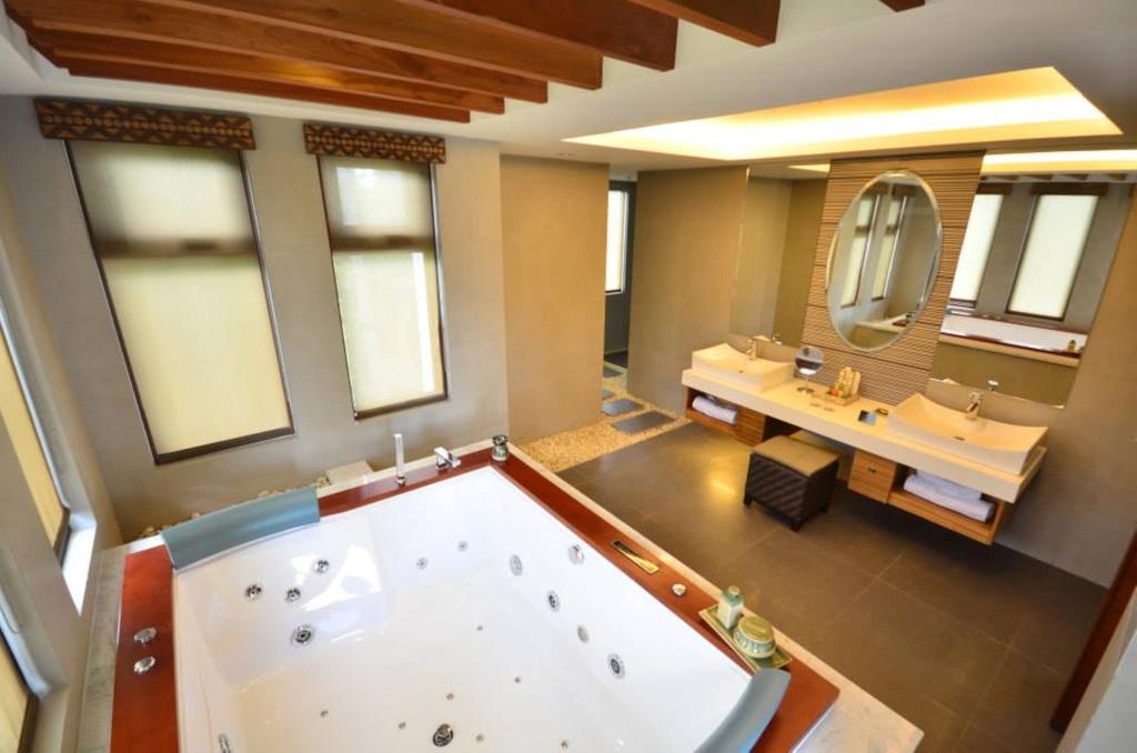 Princesa Garden Island Resort and Spa - Room 2 Bathroom