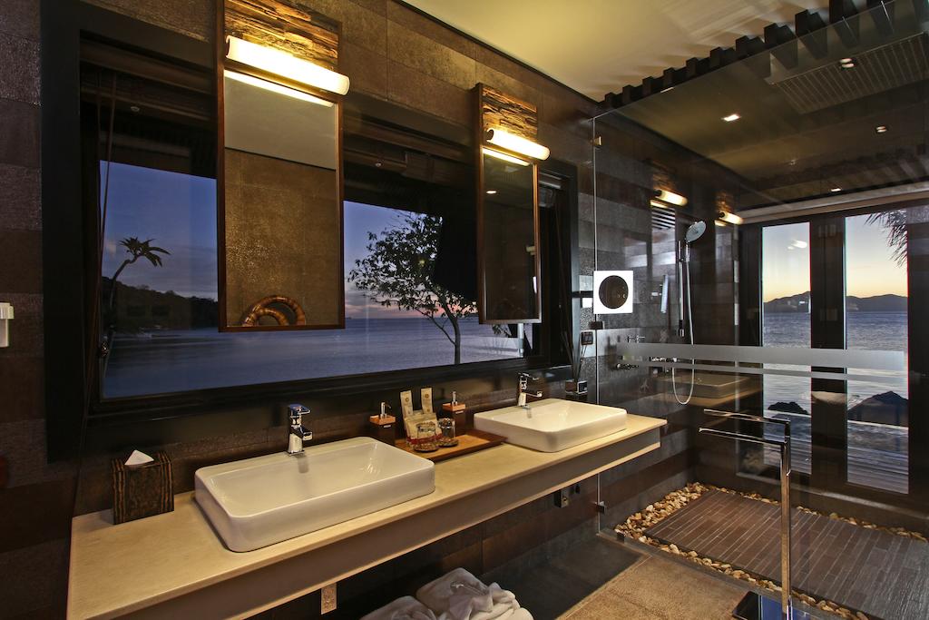 Two Seasons Coron Island Resort and Spa Bathroom